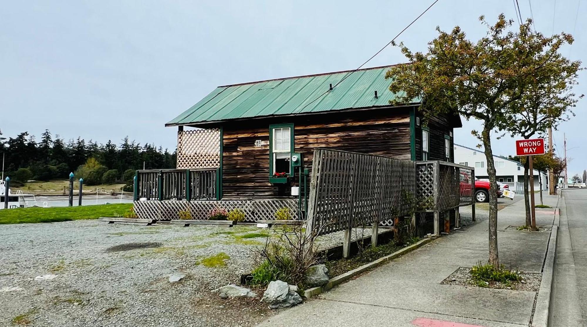 Holiday home Bridge Tender Shack With Hot Tub On Deck