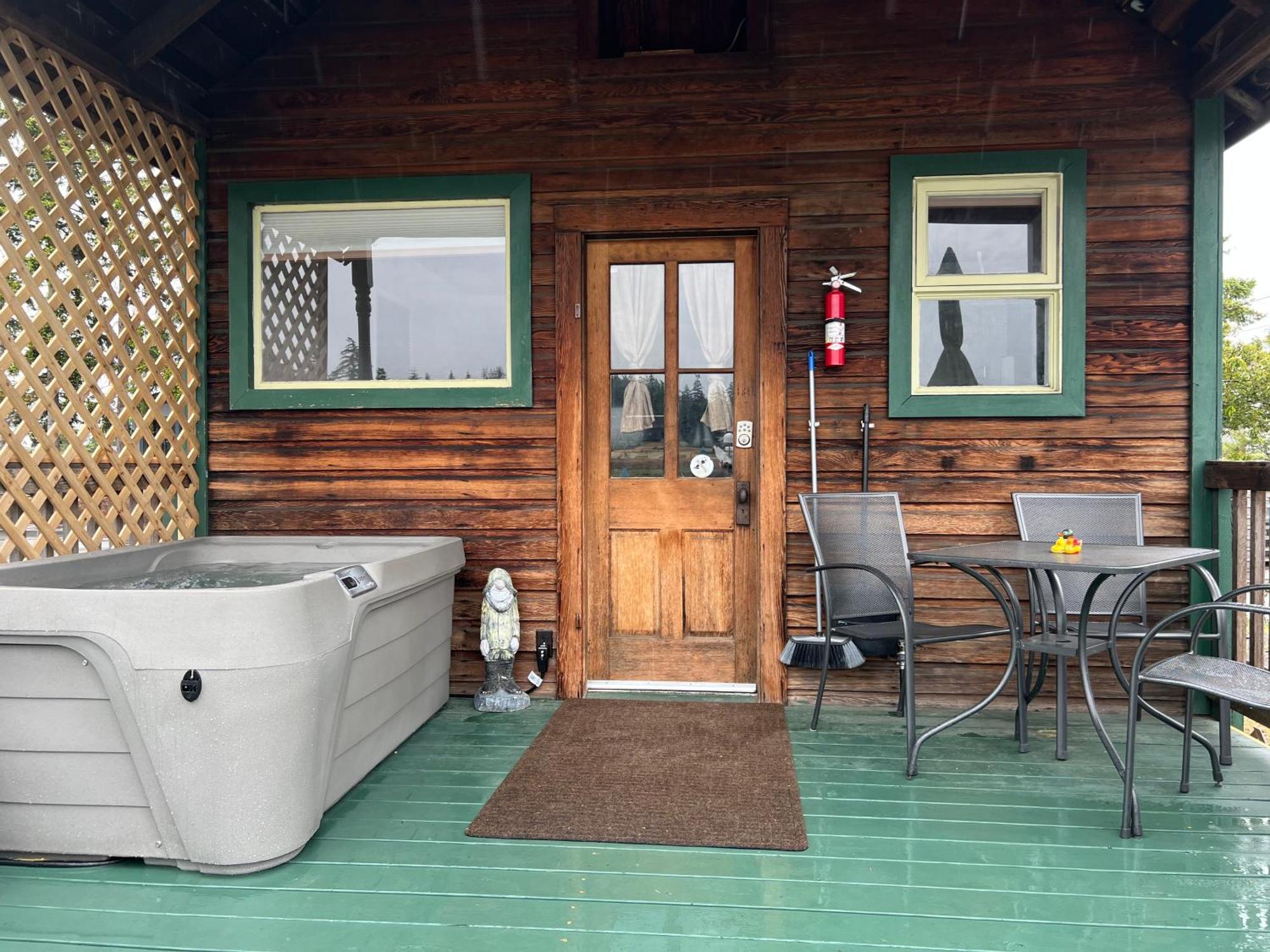 Holiday home Bridge Tender Shack With Hot Tub On Deck La Conner