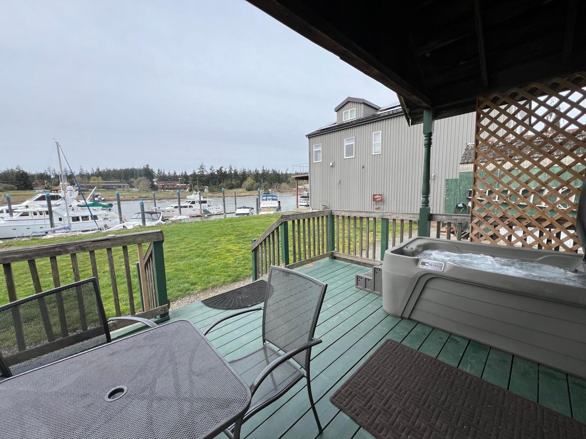 Bridge Tender Shack With Hot Tub On Deck * La Conner