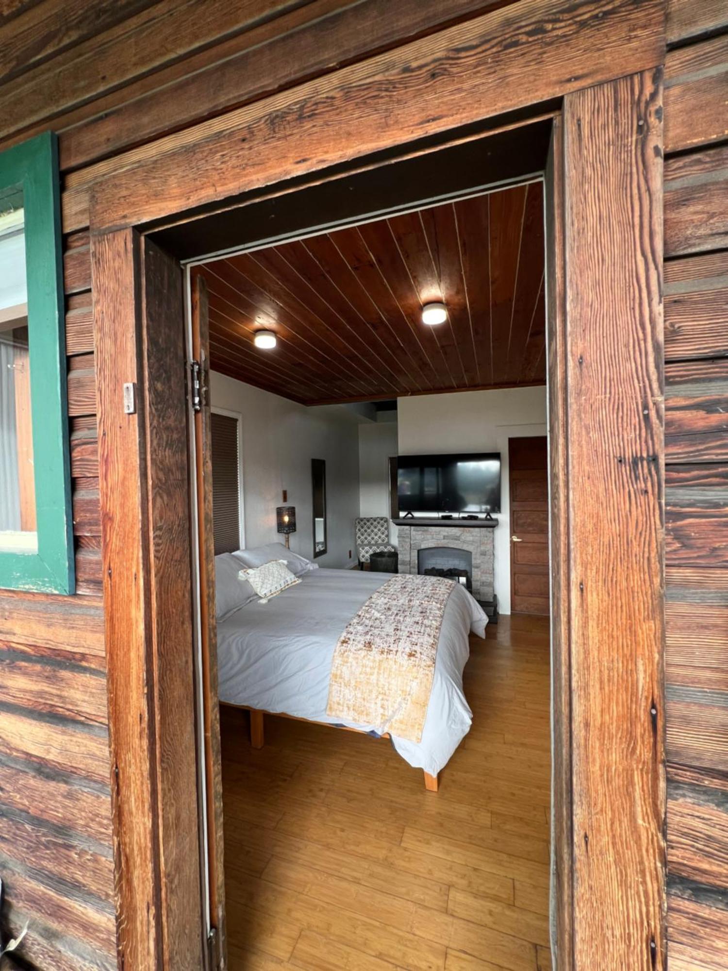 Holiday home Bridge Tender Shack With Hot Tub On Deck *
